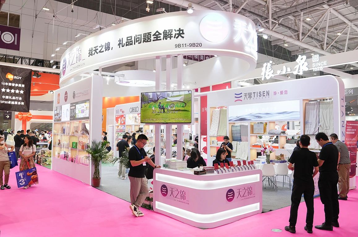 直击|yp街机携新品首发，引“爆”2024丽江礼物展